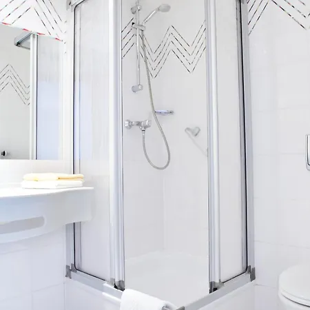 Hotel-gasthof Neumuehle Отель Kreenheinstetten